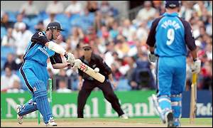 Nick Knight contributed to a healthy stand with Graeme Thorpe 