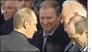 Russian President Vladimir Putin, left, greets Georgian President Eduard Shevardnadze, 2nd right
