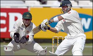 Adam Gilchrist and Herschelle Gibbs watch the ball closely