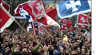 Pro-independence camp won last April's elections by a slimmest majority - ending up fewer than 5,000 votes ahead of the pro-Belgrade camp. 