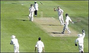 Caddick removes Fleming, Cairns and Parore in one over to record figures of 3-50