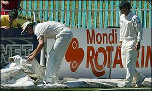Jason Gillespie and Ricky Ponting look beneath the covers for the ball