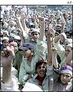 Protesters demonstrate against Pakistan's campaign against militancy