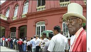 Crowds of people were trying to enter the building to observe Parliament proceedings over elections