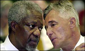 Sergio De Mello chats to UN Secretary-General Kofi Annan