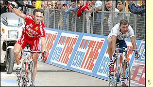 Gilberto Simoni crosses the line at Campitello Matese