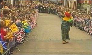 Clown entertains crowd