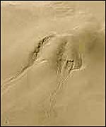 Signs of recent water flowing on Mars