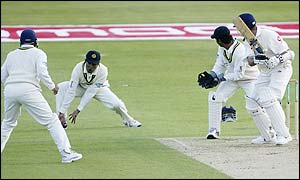 Mahela Jayawardene spurns a chance for Sri Lanka