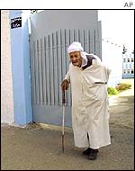 An elderly Algerian voter