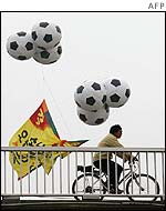 Cyclist with football balloons
