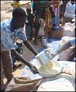 Angolans receiving food hand-outs
