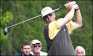 Sandy Lyle moves into contention at the top of the leaderboard with a 65