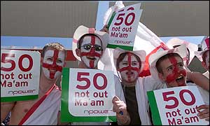 England fans celebrate Thorpe's half century