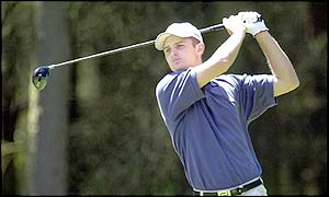 Justin Rose teeing off at the 5th hole