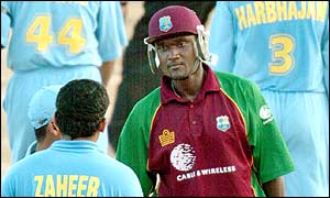 Carl Hooper and Zaheer Khan exchange hadnshakes