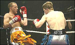 Hatton adopts a tactical approach to limit Magee's opportunities to score points