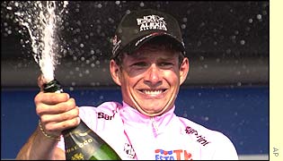 Paolo Savoldelli seems set to take the Giro d'Italia overall winners' title