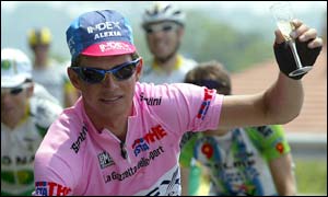 Savoldelli claims his first Giro title 