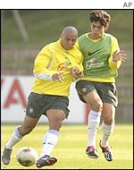 Ronaldo practises with Kaka in South Korea