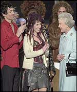 The Queen meets concert performers