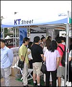 People queue up to take part in KT ICOM's trial