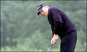 Moseley putts on the 18th to enter the clubhouse as co-leader
