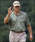 Retief Goosen acknowledges the crowd