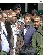 Yasser Arafat (centre)