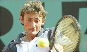 Ferrero calmly hits a backhand at his opponent