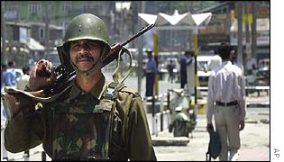 Indian soldier in Srinagar