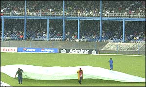 Rain ends the New Zealand innings prematurely