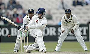 Marcus Trescothick sweeps the ball