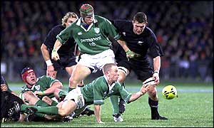 Peter Stringer flips the ball out from the ruck