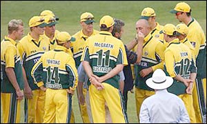 The Australian team worry about Darren Lehmann's injury 
