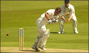 Ian Ward gets in on the act showing his repertoire of shots