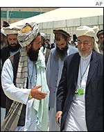 Delegates take a lunch break