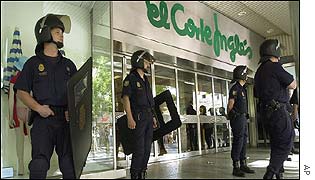 Riot police guard shopping centre in Seville