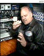 Balloonist Steve Fossett talks to mission control