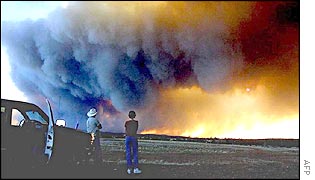Show Low residents watch the fire