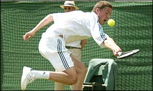 Marat Safin shows great athleticism in his match against France's Cedric Pioline