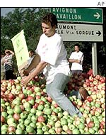 French farmers stage earlier protest