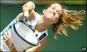 Megahann Shaugnessy goes out after losing in straight sets to Miriam Oremans