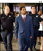R Kelly leaves court in Chicago 