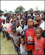 Mozambicans wait for aid