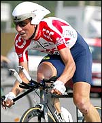 Tyler Hamilton en route to second in this year's Giro