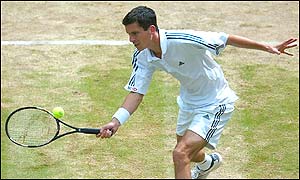 Tim Henman volleys against Michel Kratochvil