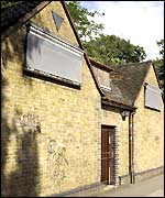 Toilet in Highbury, London, sold for �182,000