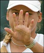 Anna Kournikova says sorry for hitting an opponent