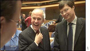 Jan Peter Balkenende (right) the VVD's Gerrit Zalm (centre), and LPF's Mat Herben (left)
